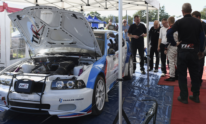 Efter de rallyets tre indledende hastighedsprøver blev spidsningen på bilens baghjul justeret, hvilket gav den fornødne ro i bilen på de resterende fem prøver
(Foto: Morten Dam - autoMOTIV/specialpress)